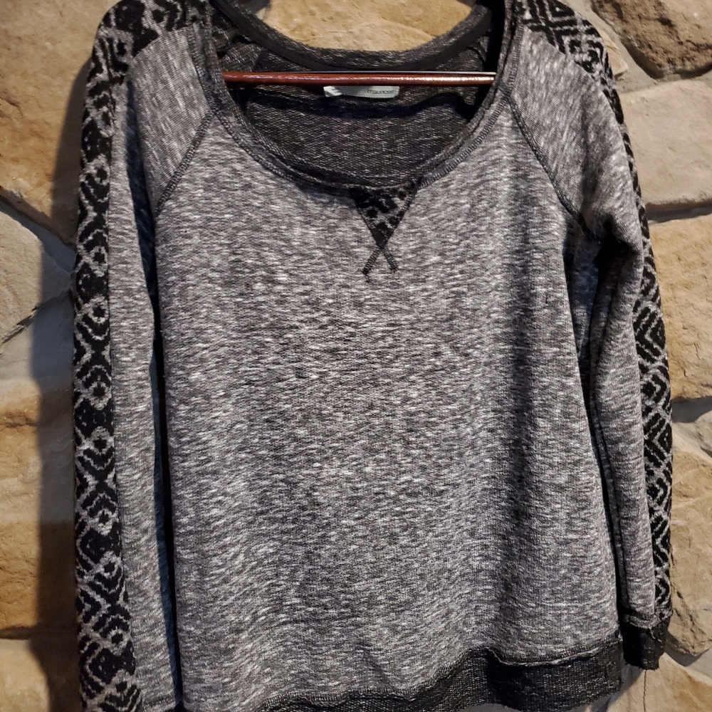 Maurice's sz LG long sleeve, gray & black shirt